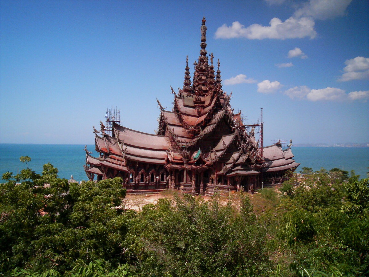 Explore the Sanctuary of Truth in Pattaya : Step into a World of Intricate Wood Carvings and Spiritual Artistry